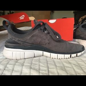 Nike x APC Free OG SP dark grey suede sz 7